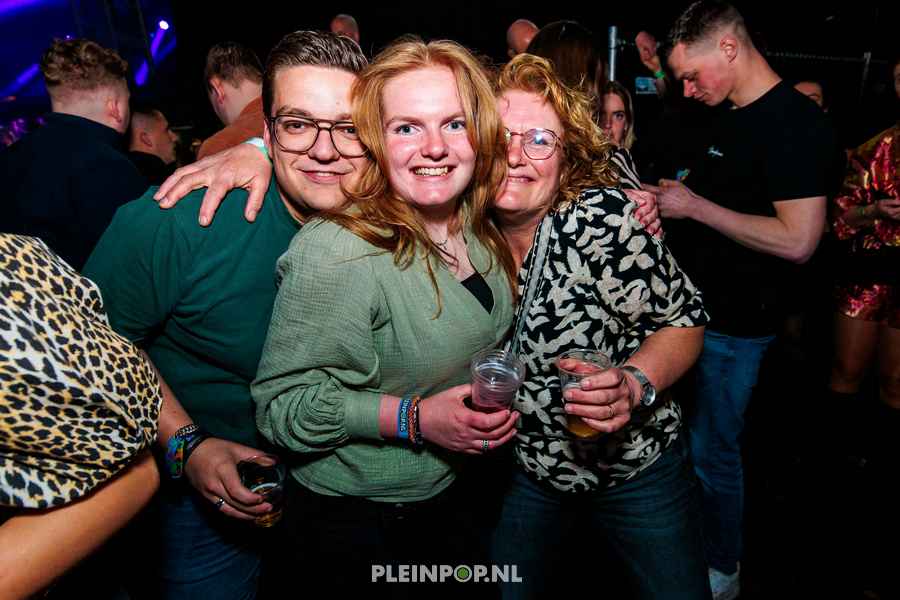 Publiek Bewerkt    (84)